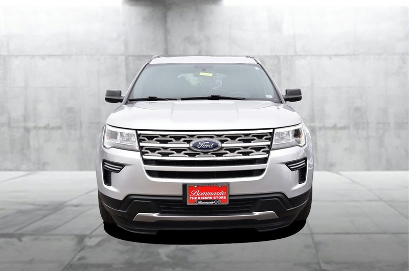 Ford Explorer Vehicle Full-screen Gallery Image 04
