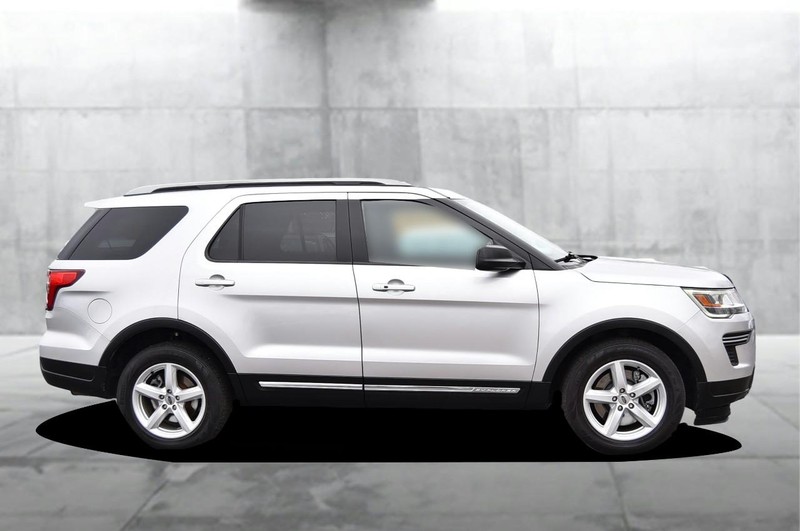 Ford Explorer Vehicle Full-screen Gallery Image 05
