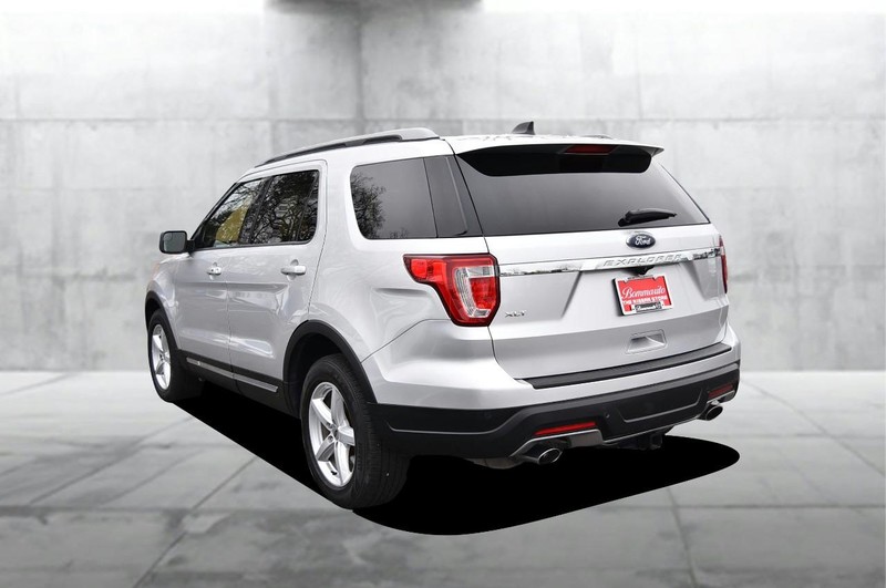 Ford Explorer Vehicle Full-screen Gallery Image 07
