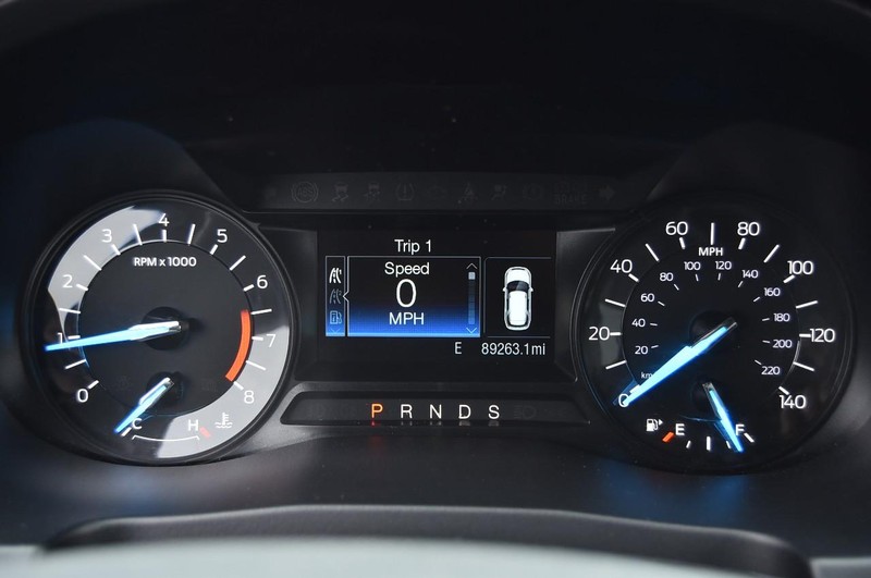 Ford Explorer Vehicle Full-screen Gallery Image 12