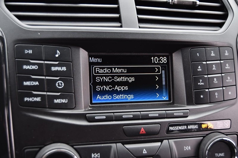 Ford Explorer Vehicle Full-screen Gallery Image 14