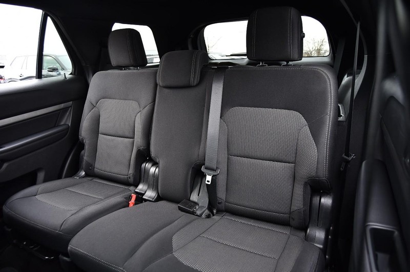 Ford Explorer Vehicle Full-screen Gallery Image 20