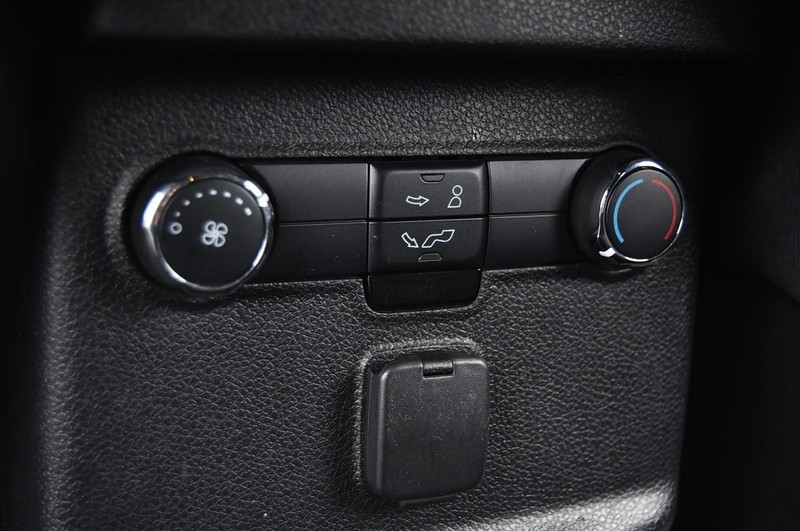 Ford Explorer Vehicle Full-screen Gallery Image 21