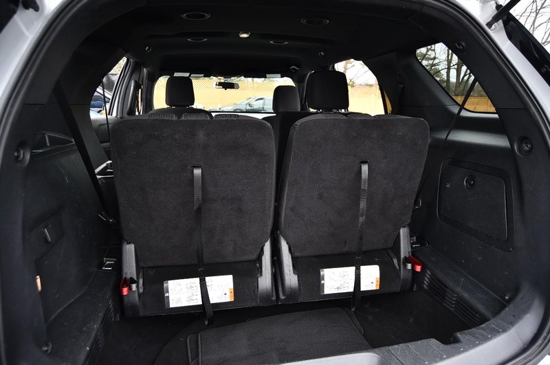 Ford Explorer Vehicle Full-screen Gallery Image 23