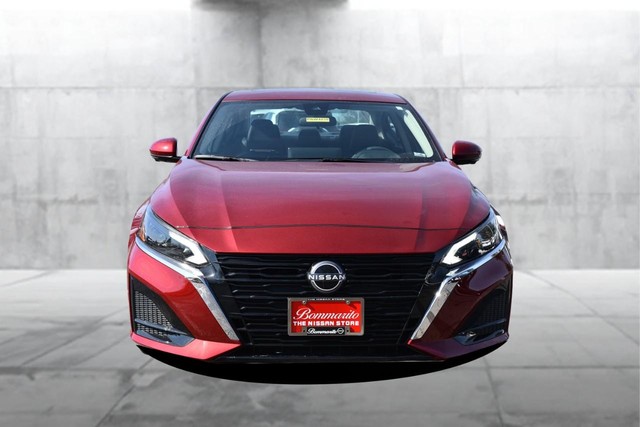 Nissan Altima Vehicle Image 04