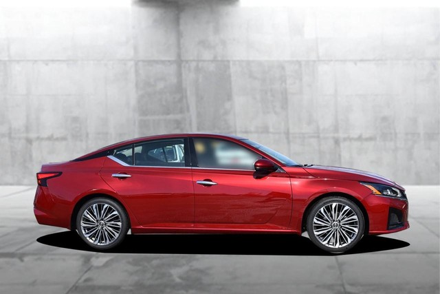 Nissan Altima Vehicle Image 05