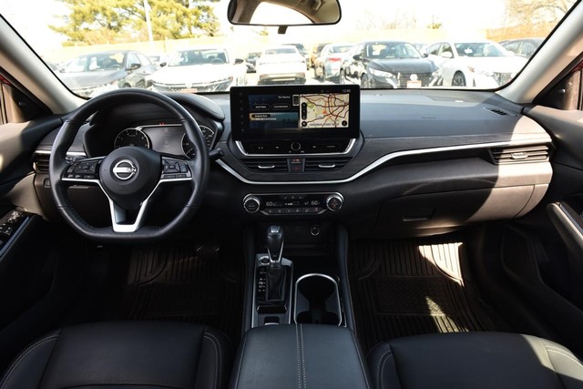 Nissan Altima Vehicle Image 08