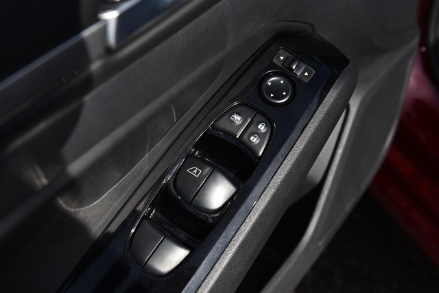 Nissan Altima Vehicle Image 09