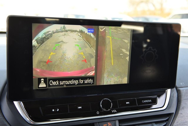 Nissan Altima Vehicle Image 14