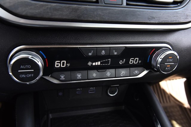 Nissan Altima Vehicle Image 18