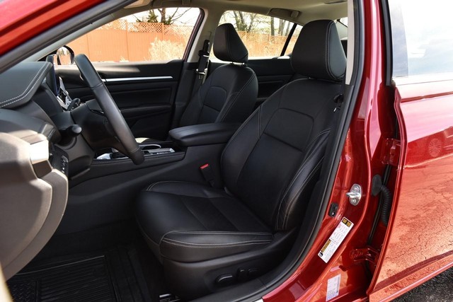 Nissan Altima Vehicle Image 22