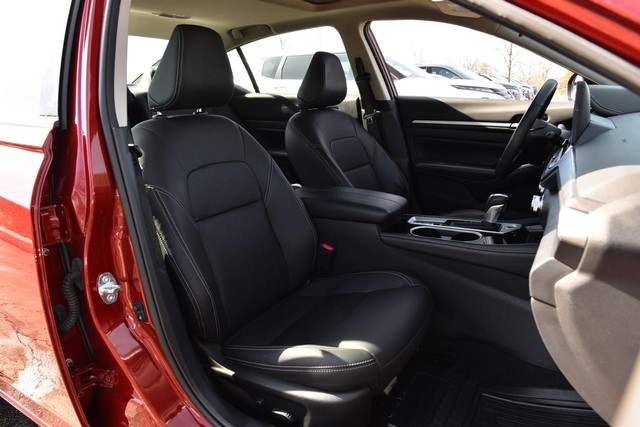 Nissan Altima Vehicle Image 23