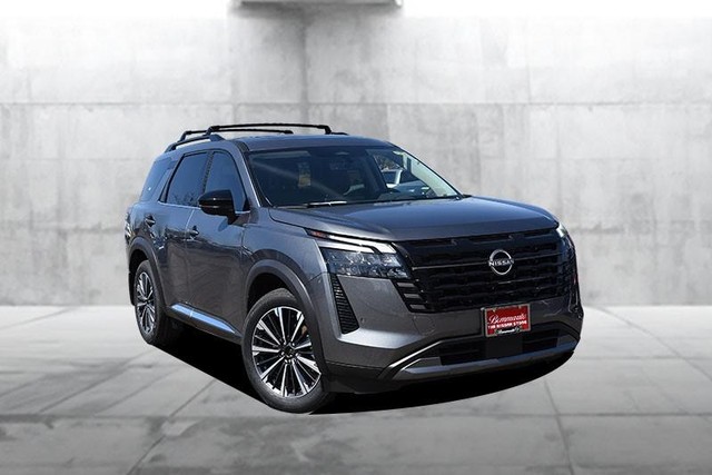 Nissan Pathfinder Vehicle Image 02