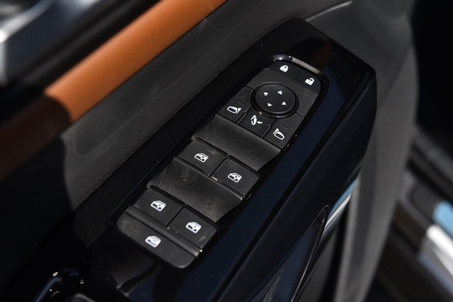 Nissan Pathfinder Vehicle Image 09