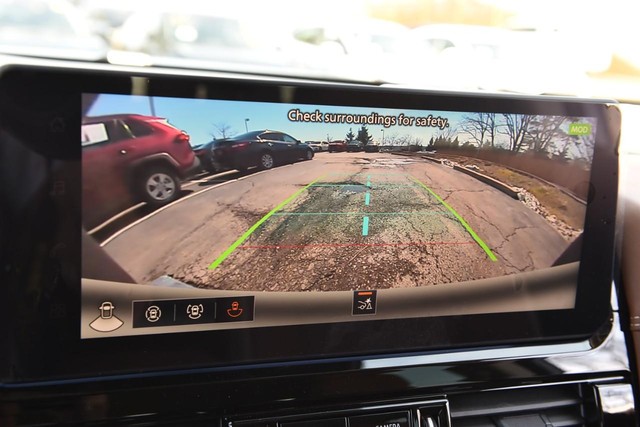 Nissan Pathfinder Vehicle Image 16