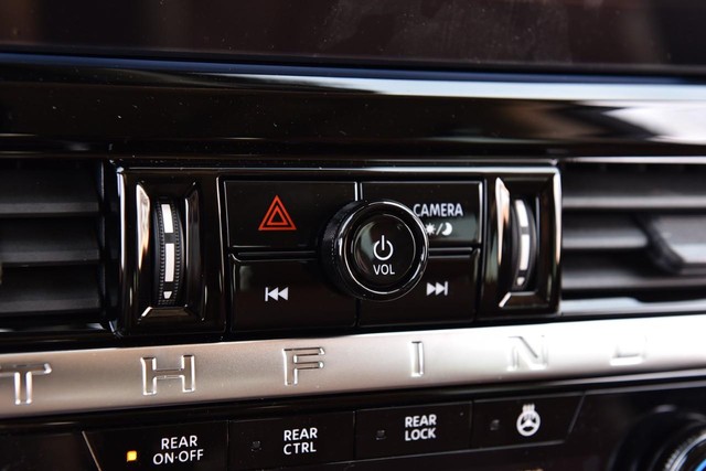 Nissan Pathfinder Vehicle Image 19