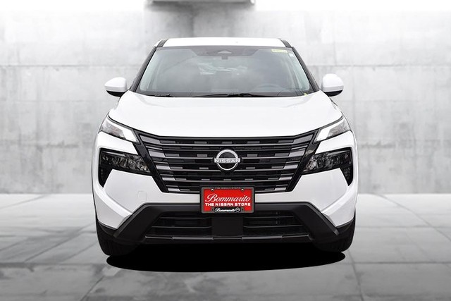 Nissan Rogue Vehicle Image 04