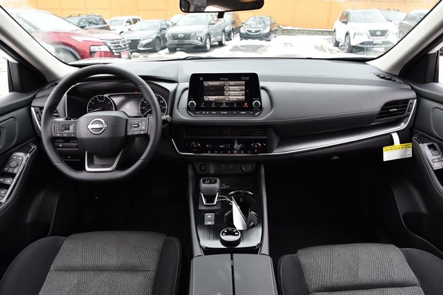 Nissan Rogue Vehicle Image 08