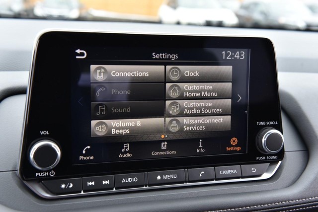 Nissan Rogue Vehicle Image 14