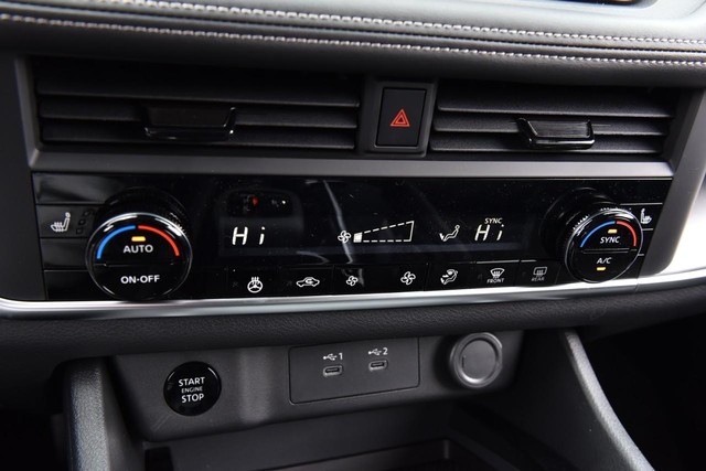 Nissan Rogue Vehicle Image 15