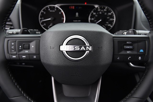 Nissan Rogue Vehicle Image 18