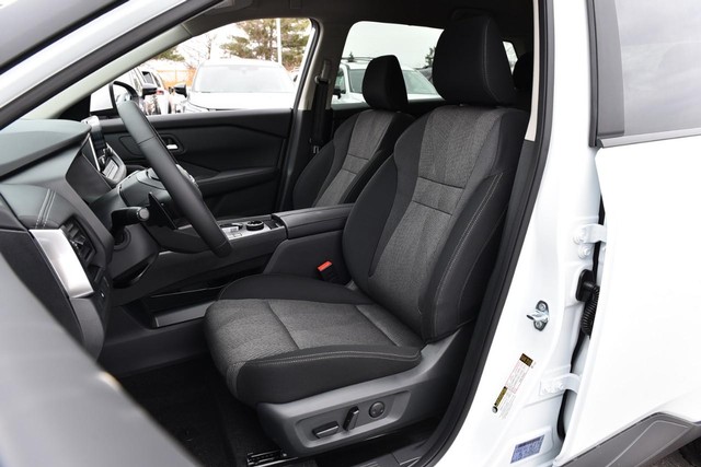 Nissan Rogue Vehicle Image 19