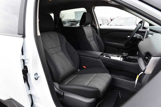 Nissan Rogue Vehicle Image 20