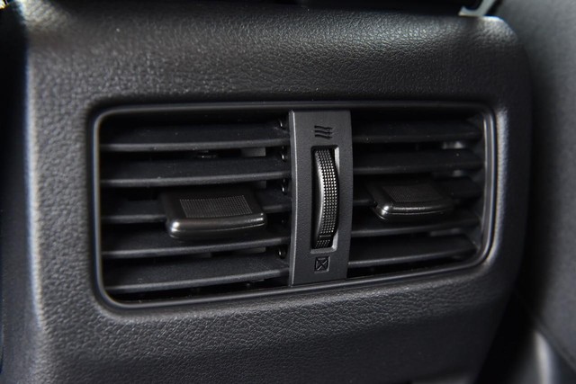 Nissan Rogue Vehicle Image 22