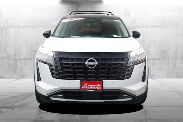 Nissan Pathfinder Vehicle Image 04
