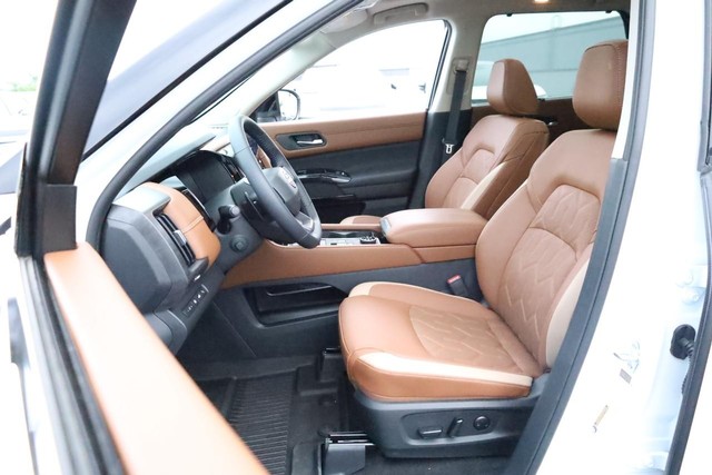 Nissan Pathfinder Vehicle Image 10