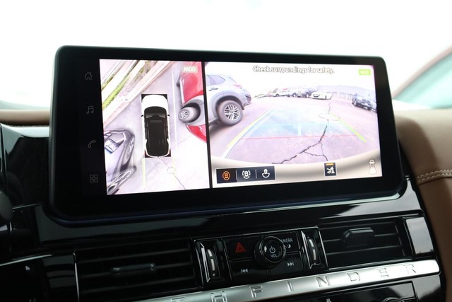 Nissan Pathfinder Vehicle Image 16