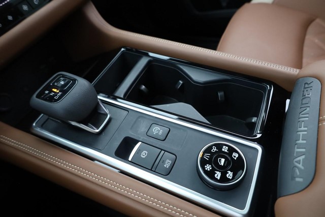 Nissan Pathfinder Vehicle Image 19