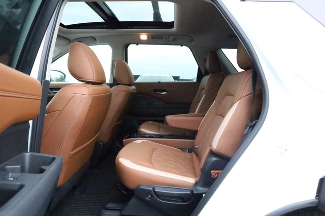 Nissan Pathfinder Vehicle Image 21