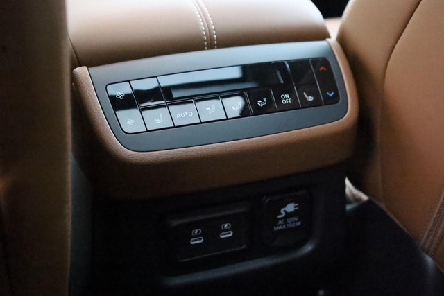 Nissan Pathfinder Vehicle Image 23