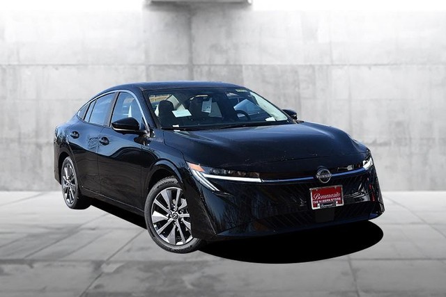 Nissan Sentra Vehicle Full-screen Gallery Image 2