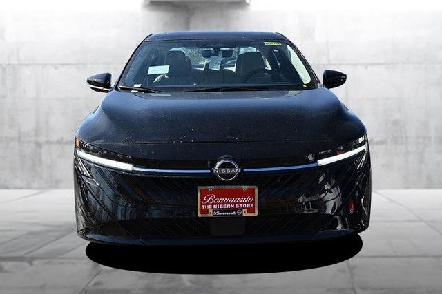 Nissan Sentra Vehicle Full-screen Gallery Image 4