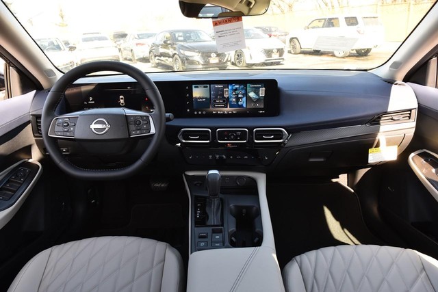 Nissan Sentra Vehicle Full-screen Gallery Image 8