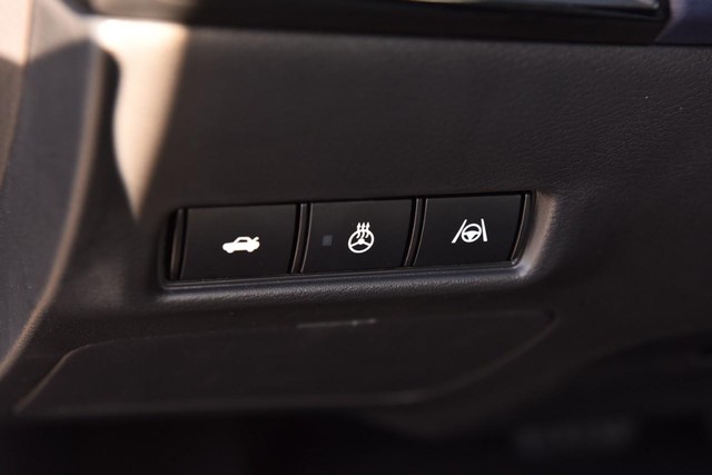 Nissan Sentra Vehicle Full-screen Gallery Image 12