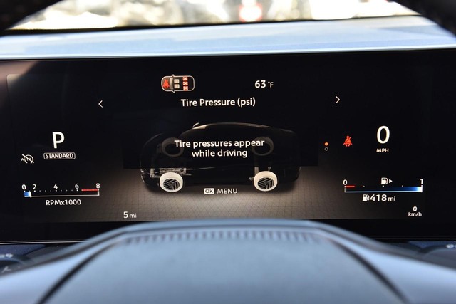 Nissan Sentra Vehicle Full-screen Gallery Image 13