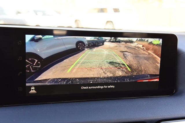 Nissan Sentra Vehicle Full-screen Gallery Image 16