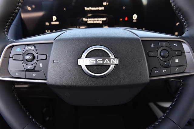 Nissan Sentra Vehicle Full-screen Gallery Image 23