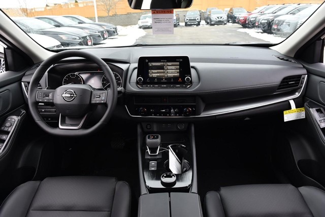 Nissan Rogue Vehicle Image 08