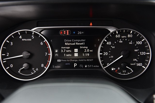 Nissan Rogue Vehicle Image 12