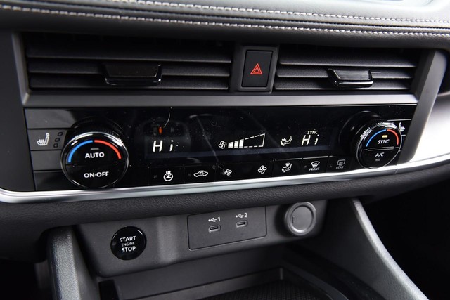 Nissan Rogue Vehicle Image 18