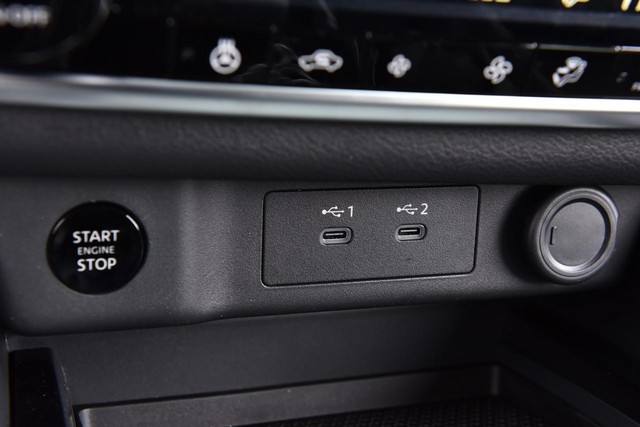 Nissan Rogue Vehicle Image 19