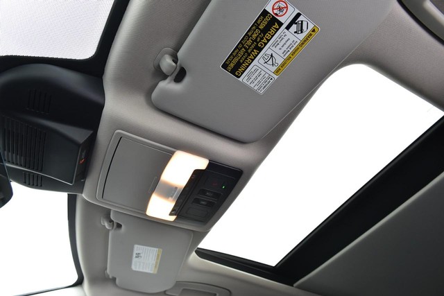 Nissan Rogue Vehicle Image 24