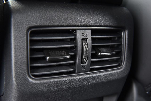 Nissan Rogue Vehicle Image 26