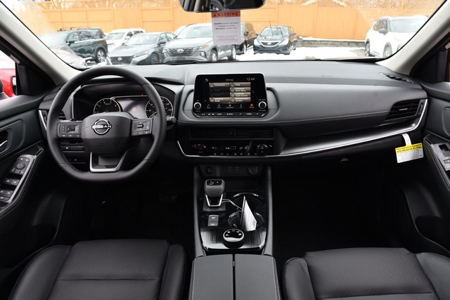 Nissan Rogue Vehicle Image 08