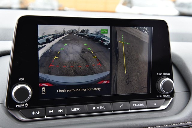 Nissan Rogue Vehicle Image 14