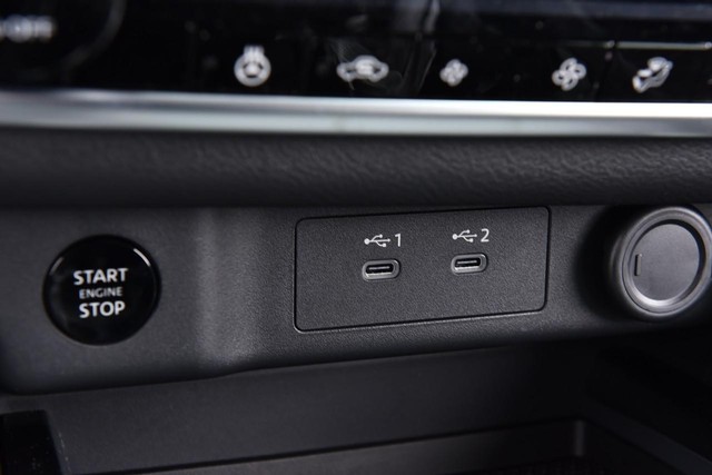 Nissan Rogue Vehicle Image 19